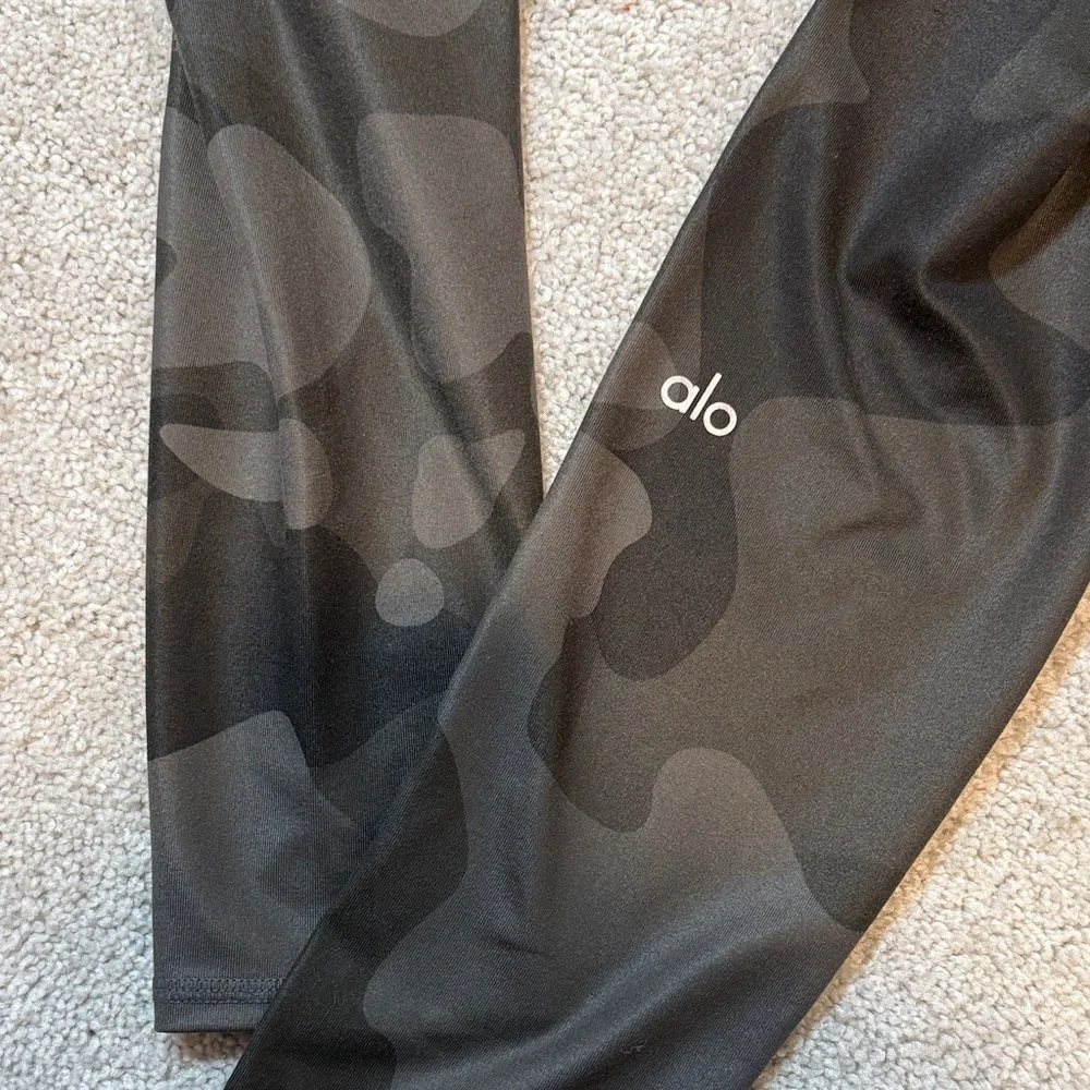 ALO Yoga Leggings - Black Camo